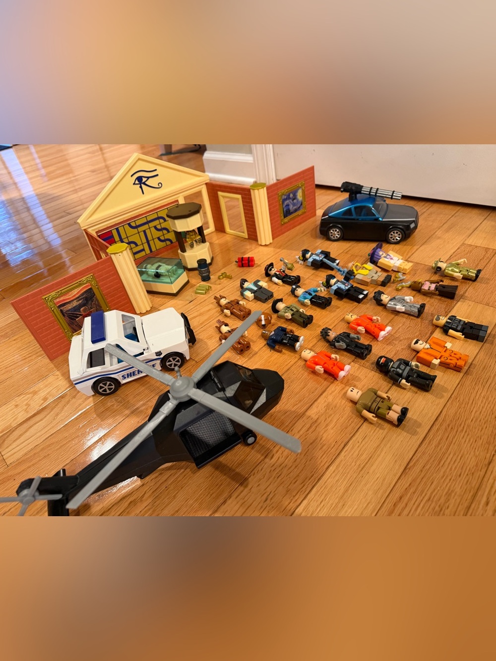 ROBLOX Jailbreak, Police Car & Assorted Figures - Picture 3 of 6
